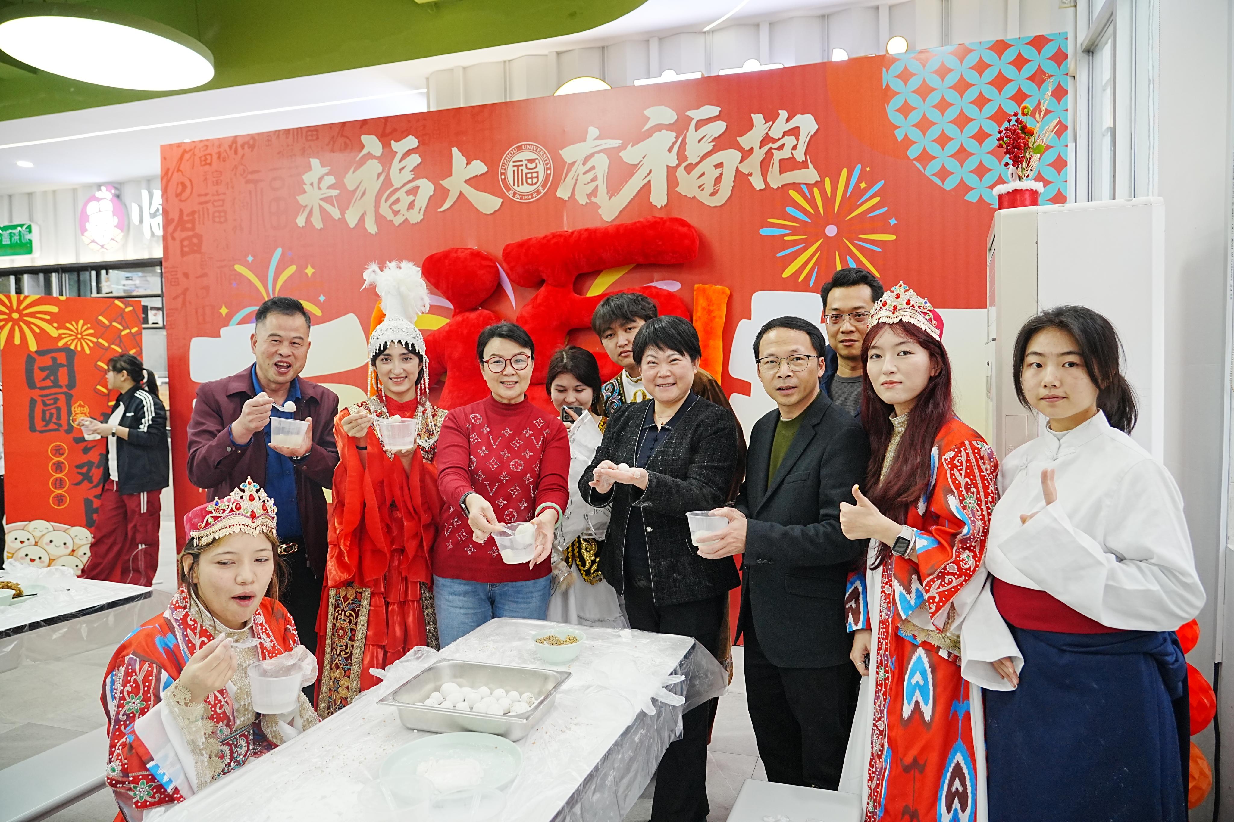 福籽同心庆元宵 民族团结暖校园——福州大学刘敏榕工作室师生代表参加元宵手作主题活动