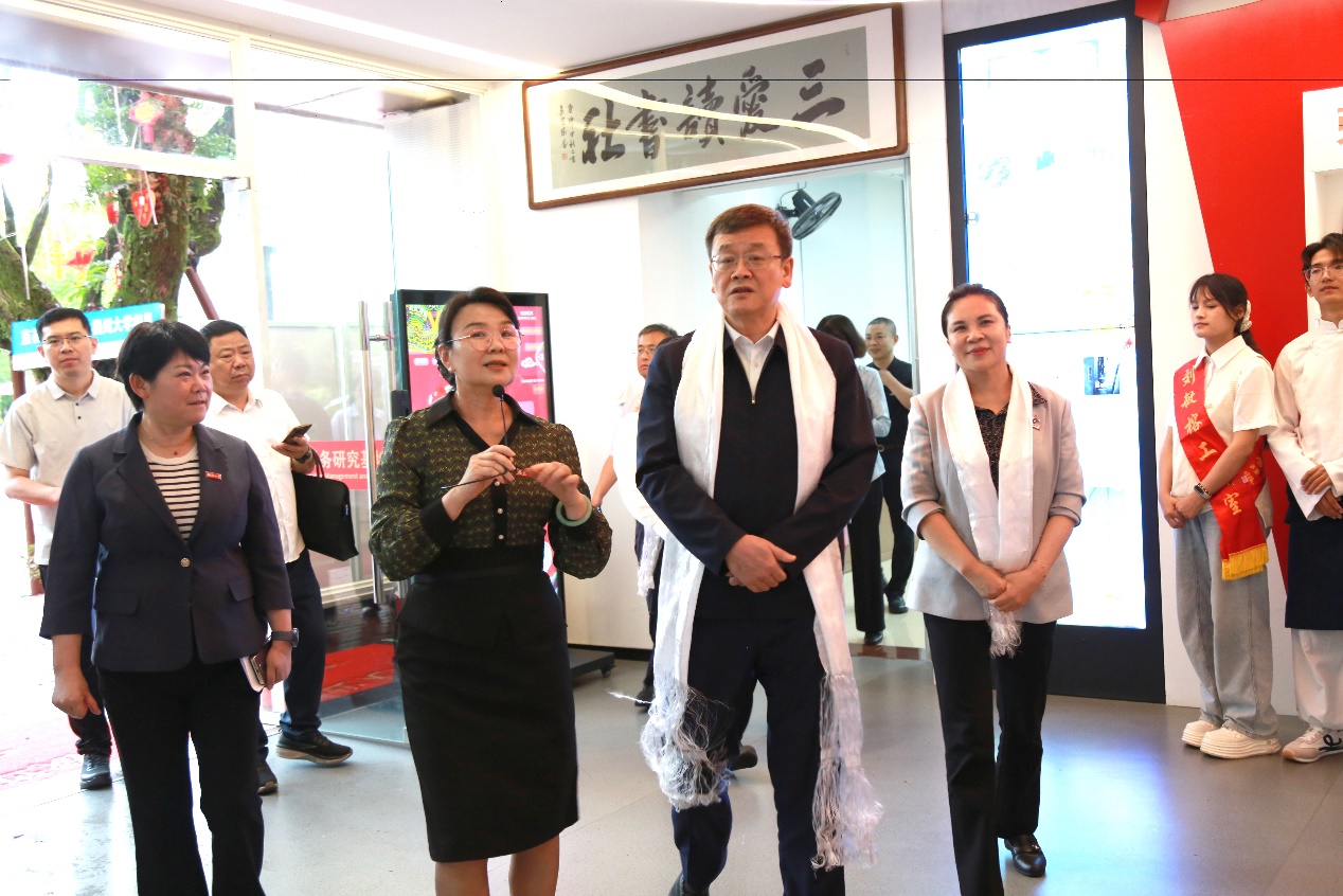 国家民委副主任杨进一行莅临福州大学刘敏榕工作室调研